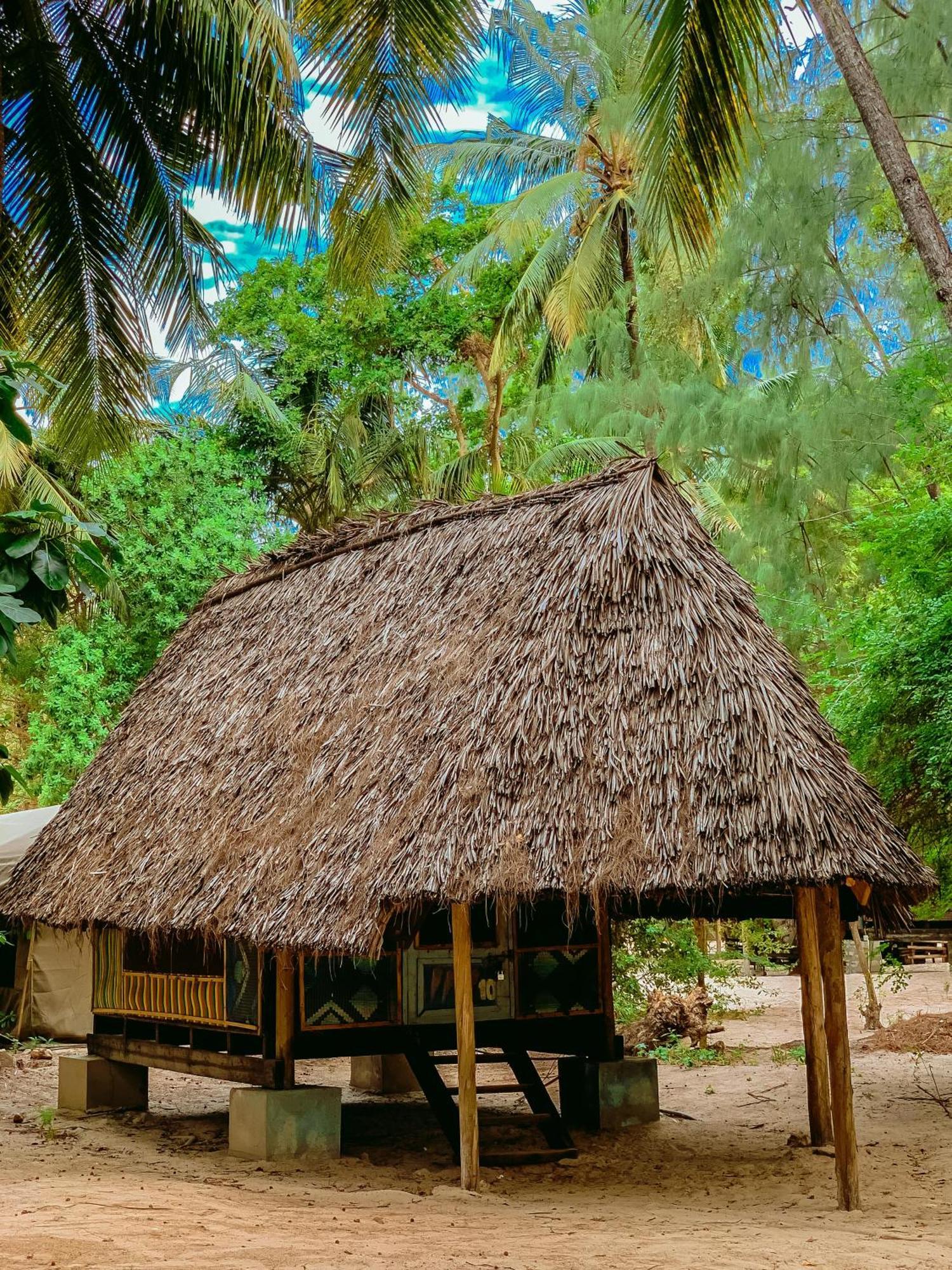 Mikadi Beach Camp & Backpackers Dar es Salaam Exterior foto