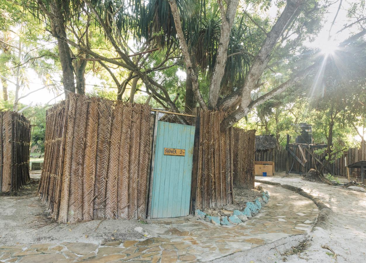 Mikadi Beach Camp & Backpackers Dar es Salaam Exterior foto